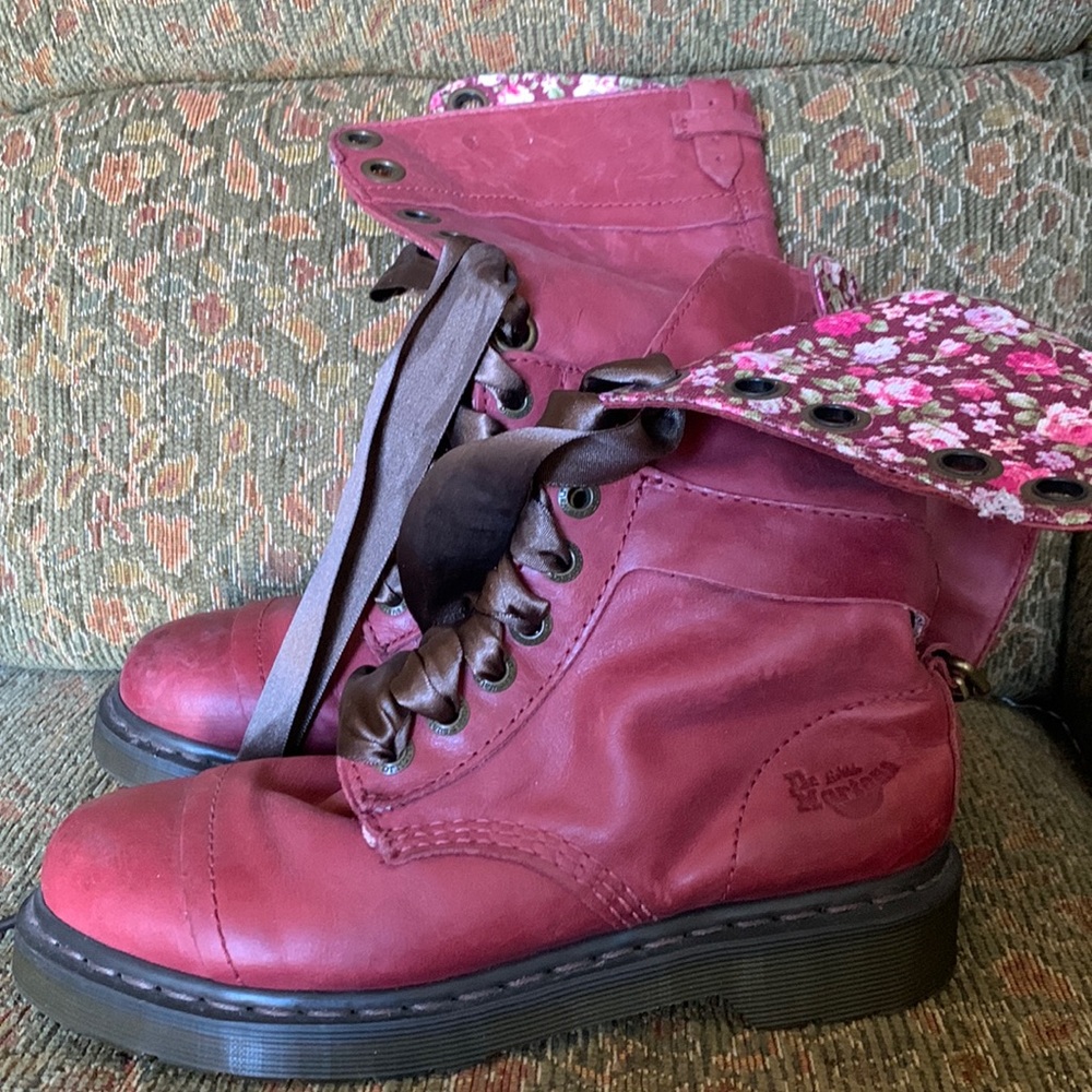 Dr. Martens Floral Triumph Boots 7 / 38